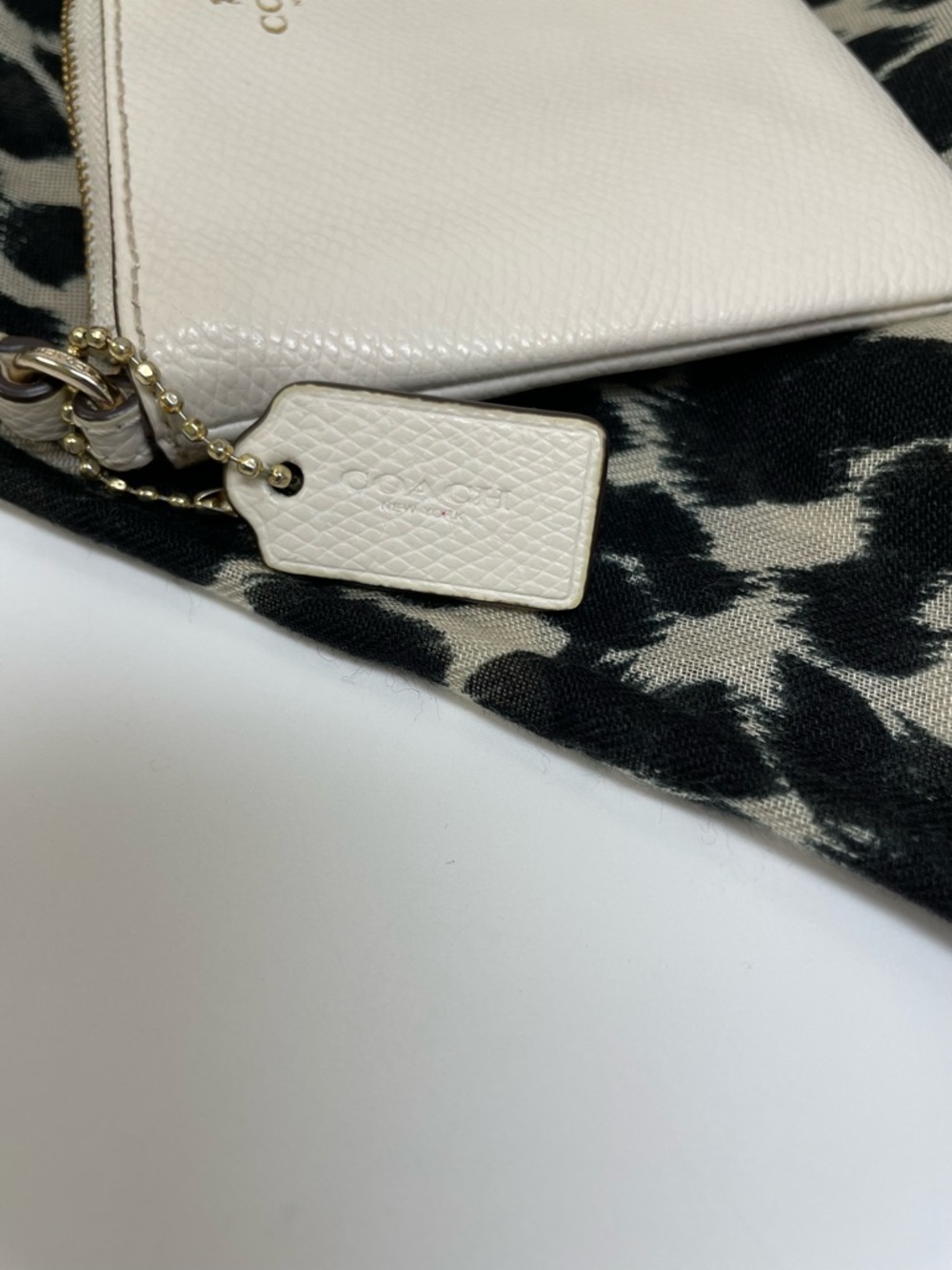 Coach Pebbled Leather Wristlet in Cream with Gold Hardware - Picture 4 of 6